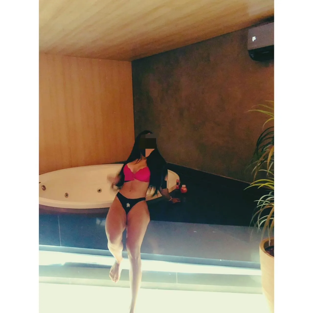 Anitta, acompanhante morena de cabelos longos curvilinea em São Paulo, SP - Real Prazer