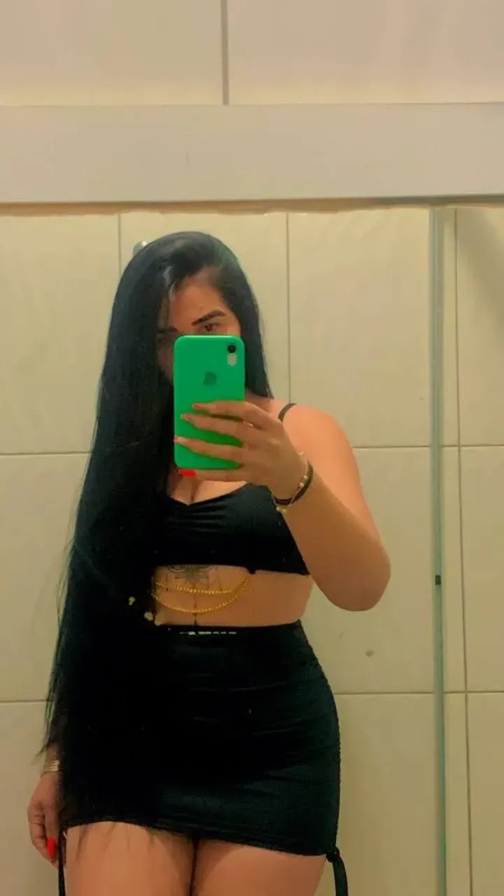 Eva Milena lacerda, acompanhante morena de cabelos longos corpo medio em Nova Venécia, ES - Real Prazer