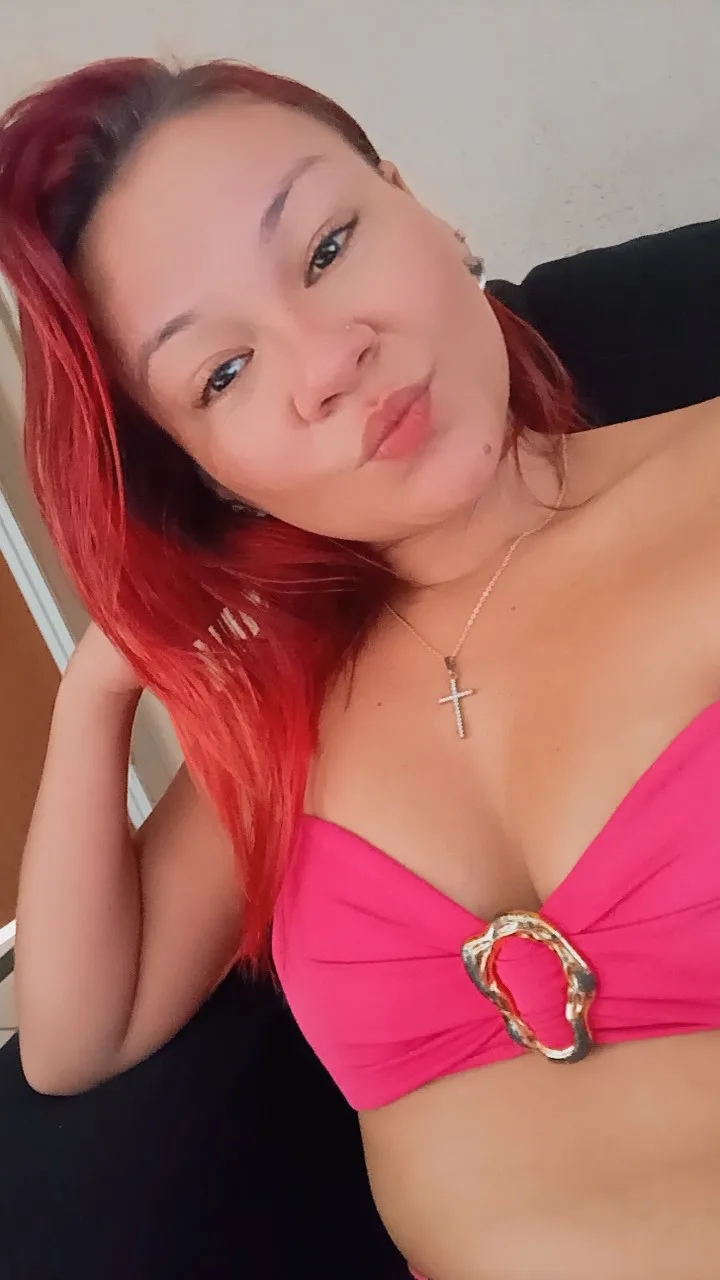 Ruivinha Japonesa, acompanhante ruiva magra em Uberlândia, MG - Real Prazer