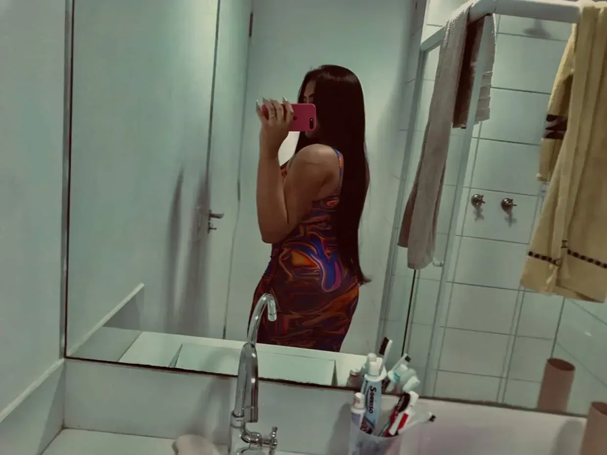 Antonella, acompanhante morena de cabelos longos gostosa em São Paulo, SP - Real Prazer