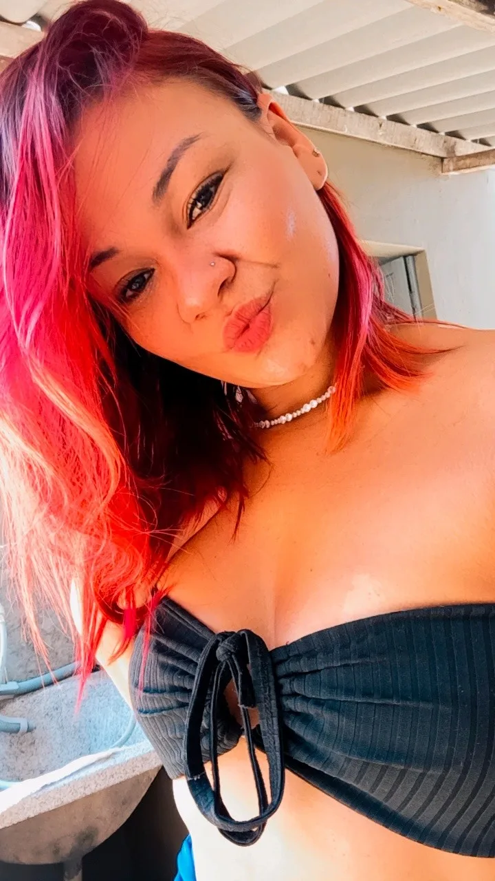 Ruivinha Japonesa, acompanhante ruiva magra em Uberlândia, MG - Real Prazer