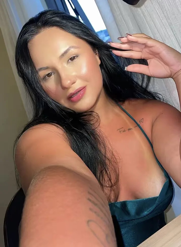 Borges, acompanhante morena de cabelos longos gostosa em São Paulo, SP - Real Prazer