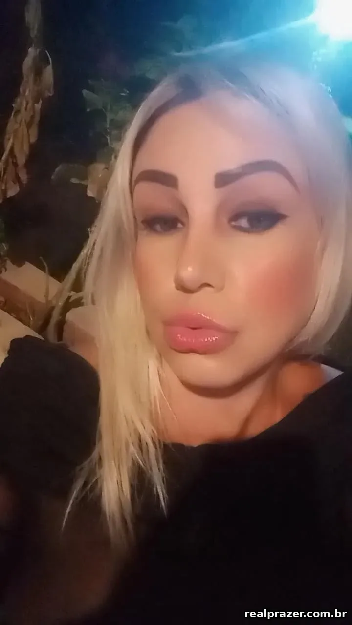 Julia Pimentel, acompanhante loira de cabelos longos magra em Araçatuba, SP - Real Prazer