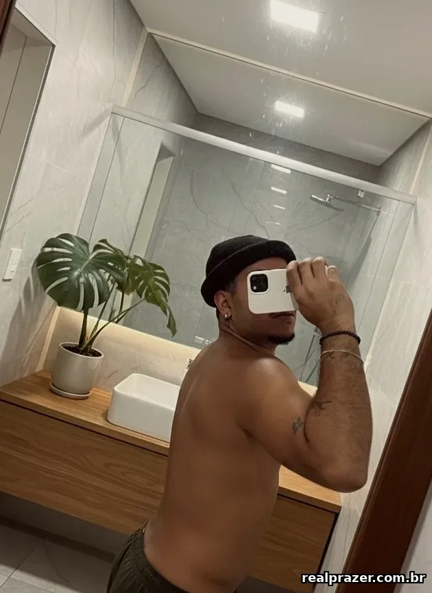 João Fialho, garoto de programa corpo medio em Goiânia, GO - Real Prazer