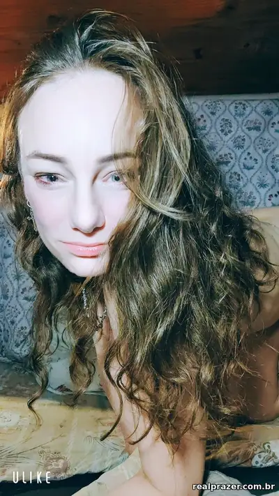 Julie Squalor, acompanhante loira de cabelos longos magra em São Paulo, SP - Real Prazer