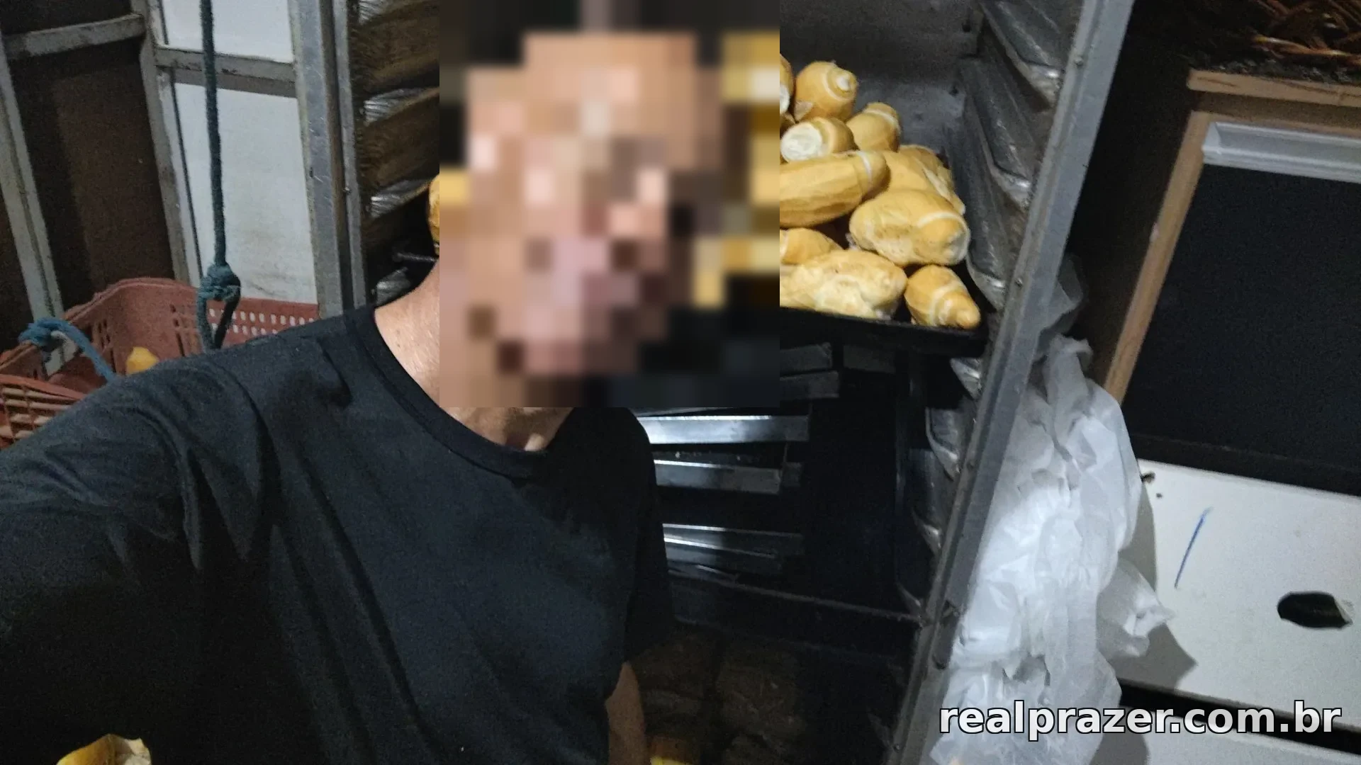 Silva, garoto de programa castanho magro em Vitória da Conquista, BA - Real Prazer