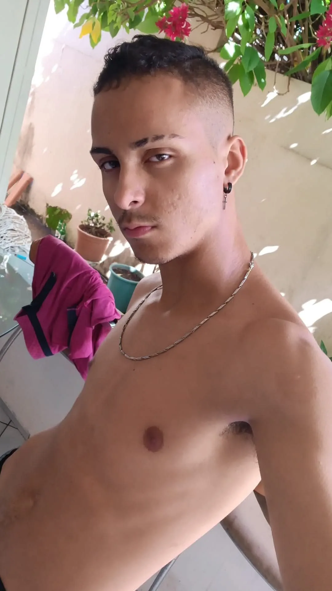 Novin passivo, garoto de programa moreno corpo medio em Goiânia, GO - Real Prazer