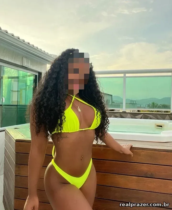 Rubí Fiore, acompanhante morena de cabelos longos corpo medio em Aracaju, SE - Real Prazer
