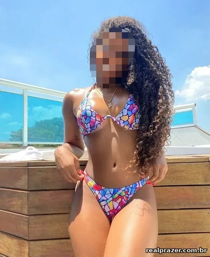 Rubí Fiore, acompanhante morena de cabelos longos corpo medio em Aracaju, SE - Real Prazer