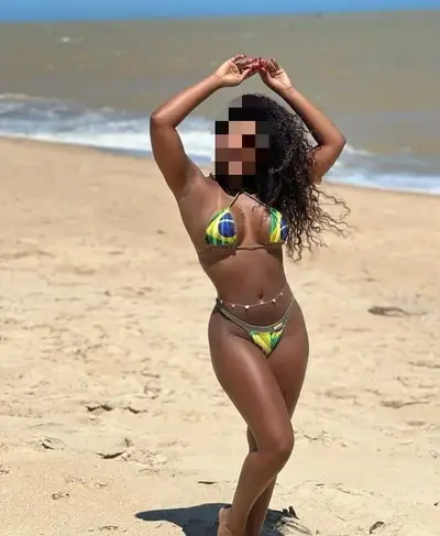 Rubí Fiore, acompanhante morena de cabelos longos corpo medio em Aracaju, SE - Real Prazer