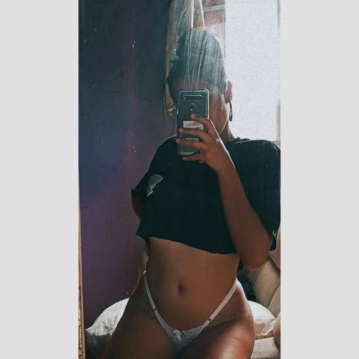 Carolinah, acompanhante morena magra em Carapicuíba, SP - Real Prazer