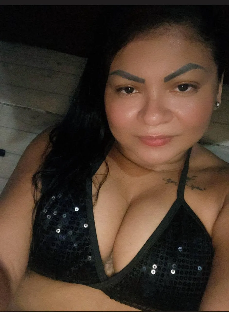 Valzinha sezy, acompanhante castanha de cabelos longos corpo medio - Real Prazer