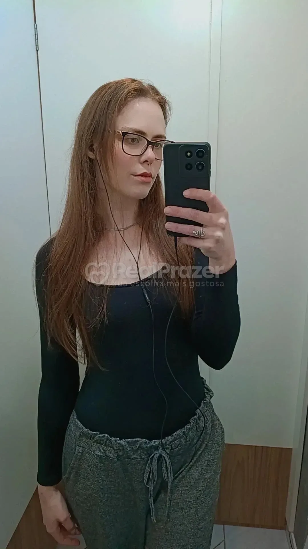 Let_Zey, acompanhante loira de cabelos longos magra em Erechim, RS - Real Prazer
