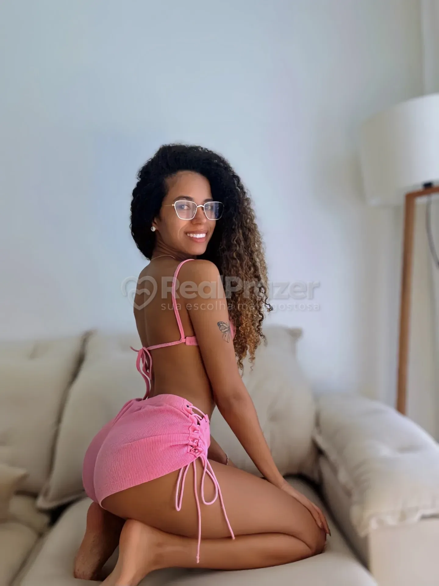 Monica Clarck, acompanhante morena de cabelos longos - Real Prazer