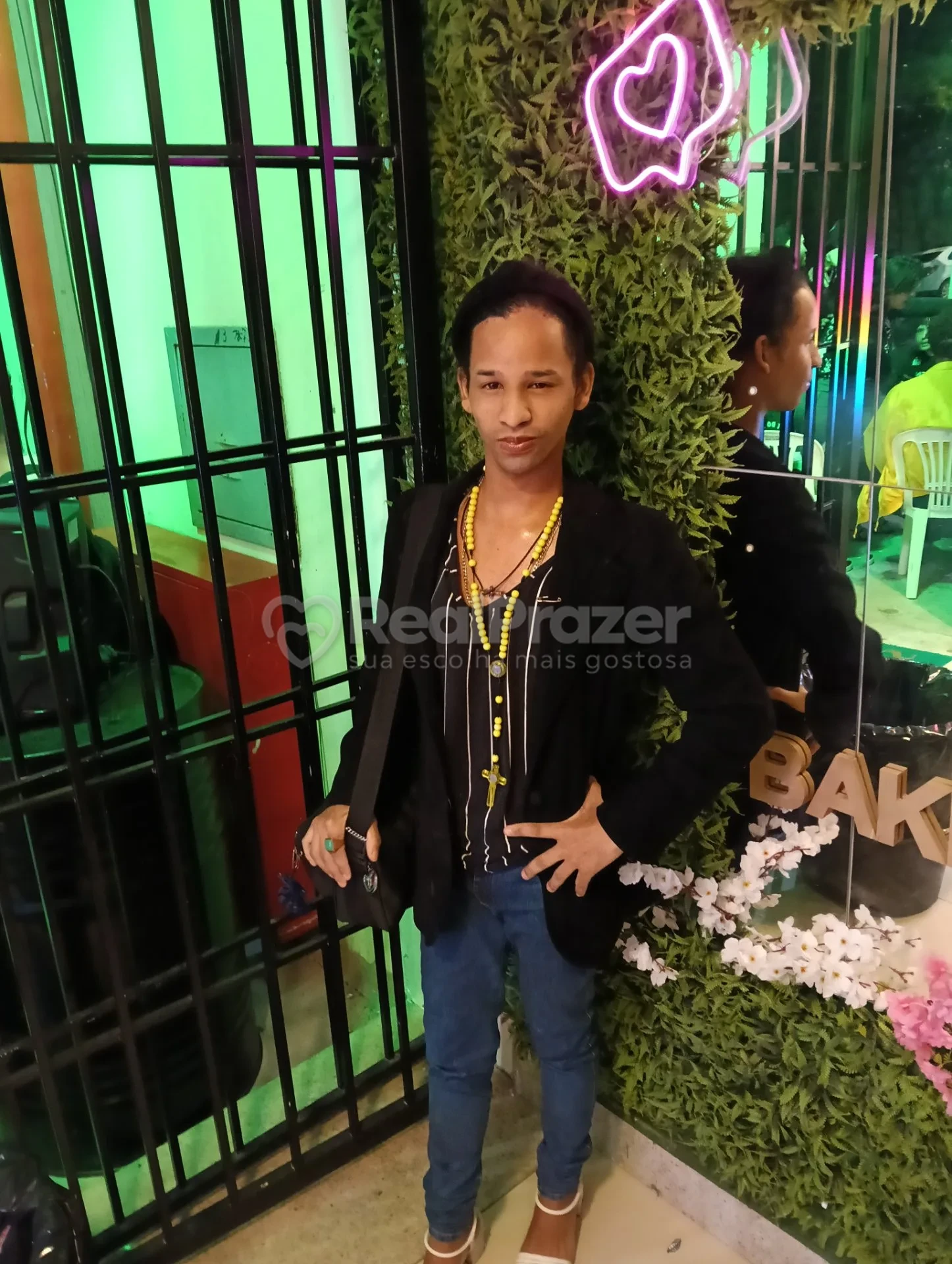 Kethellyzinha Silva dominada, garoto de programa castanho de cabelos longos magro em Colatina, ES - Real Prazer