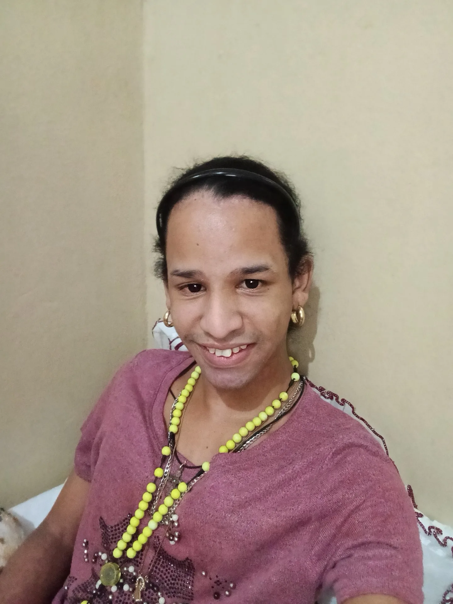 Kethellyzinha Silva dominada, garoto de programa castanho de cabelos longos magro em Colatina, ES - Real Prazer