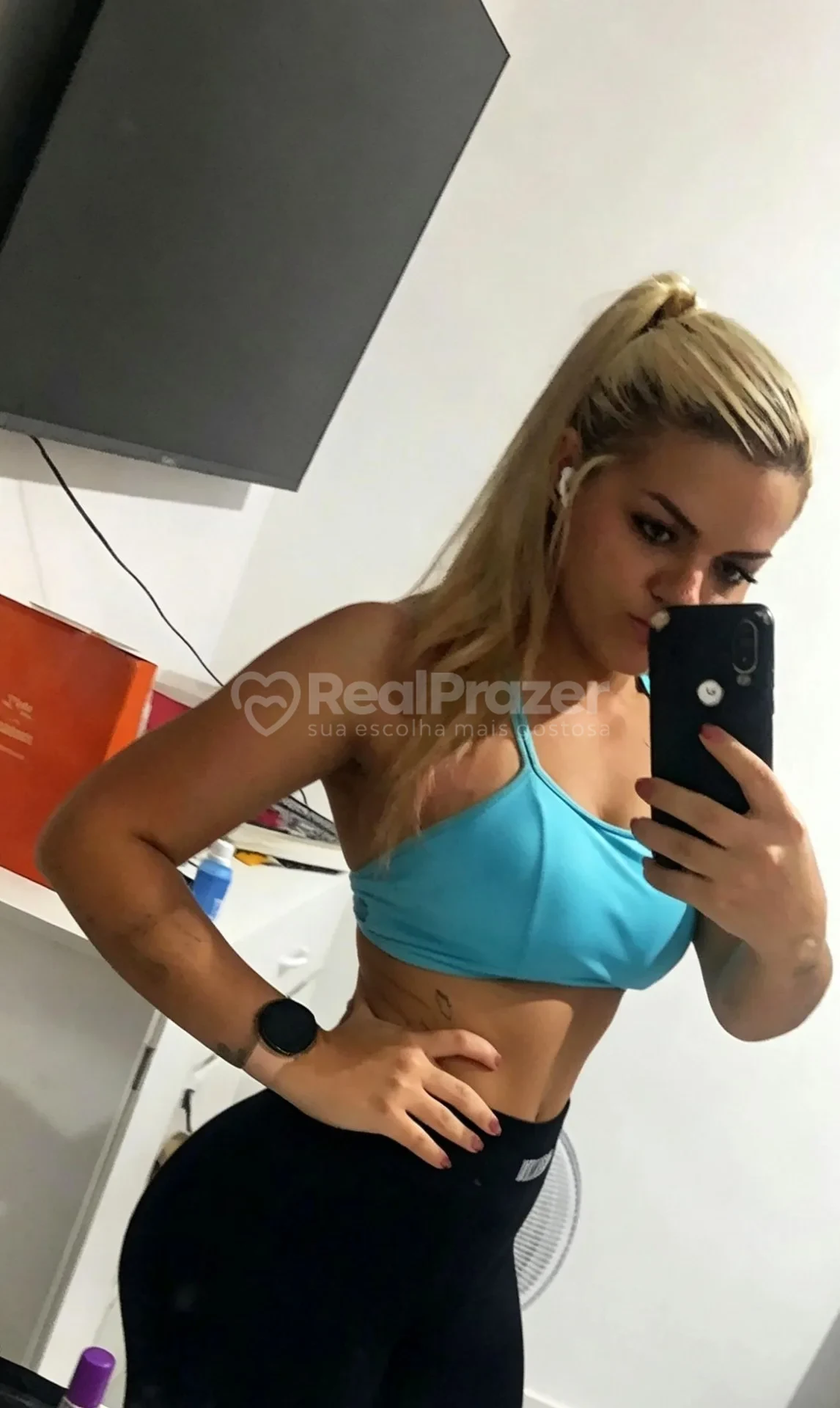 Lara, acompanhante loira de cabelos longos em Natal, RN - Real Prazer