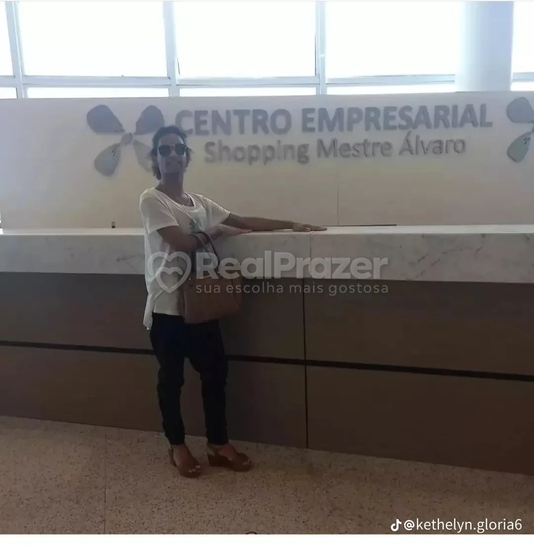 Kethellyzinha Silva dominada, garoto de programa castanho de cabelos longos magro em Colatina, ES - Real Prazer