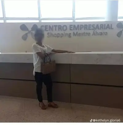 Kethellyzinha Silva dominada, garoto de programa castanho de cabelos longos magro em Colatina, ES - Real Prazer