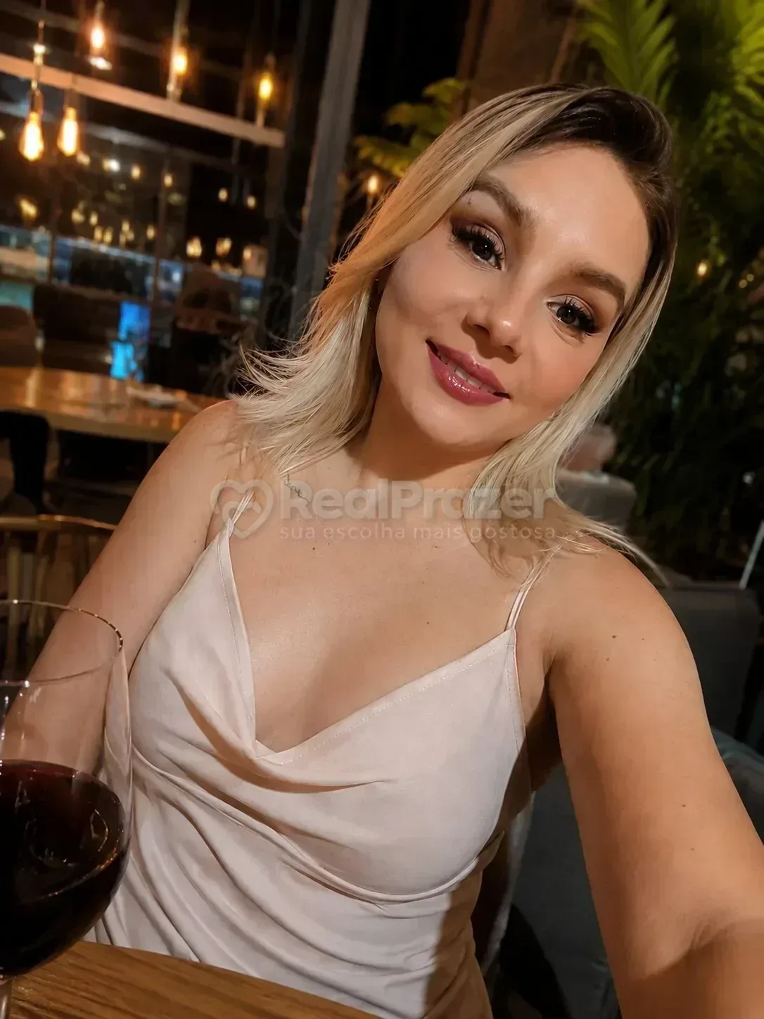 Angel, acompanhante loira corpo medio em Goiânia, GO - Real Prazer