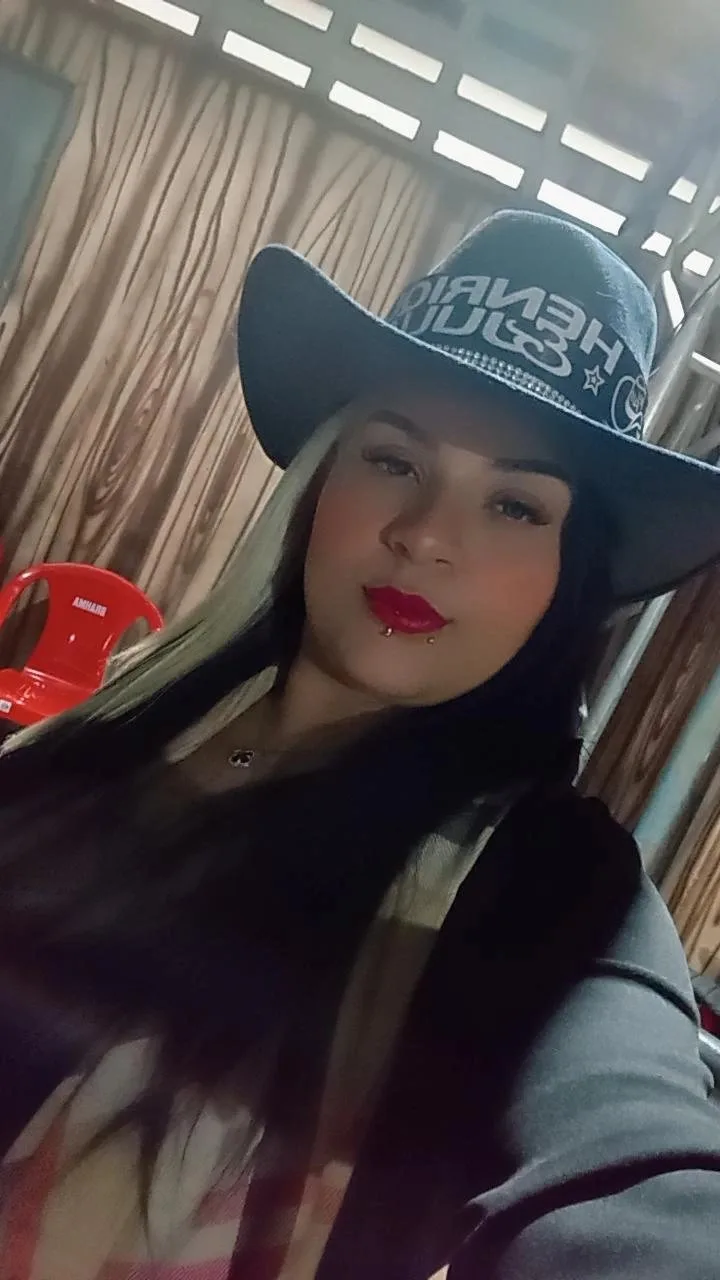 Gaby, acompanhante morena de cabelos longos gordinha em São Paulo, SP - Real Prazer