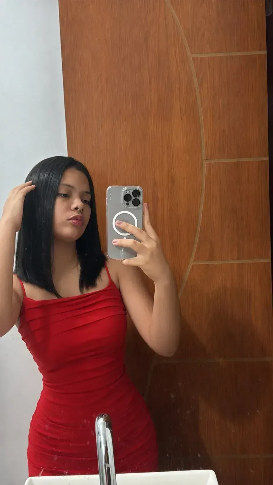 Ravena, acompanhante morena de cabelos longos atletica - Real Prazer