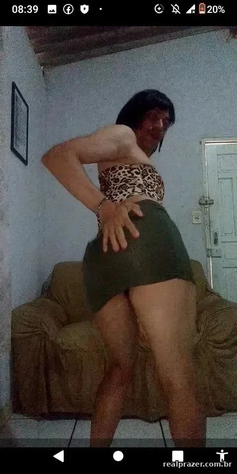Layla Pietra Silva, acompanhante trans castanha magra em Goiânia, GO - Real Prazer