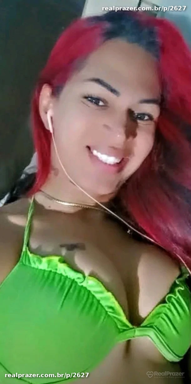 Sheylla Deusa, acompanhante trans morena de cabelos longos magra em Recife, PE - Real Prazer