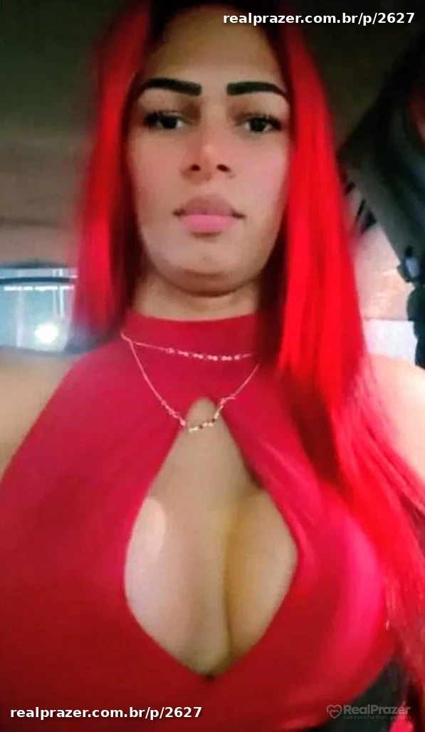 Sheylla Deusa, acompanhante trans morena de cabelos longos magra em Recife, PE - Real Prazer