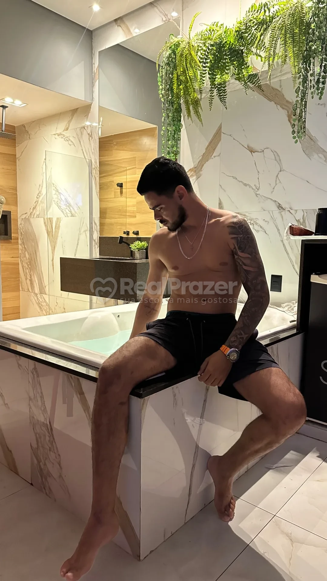 laprata, garoto de programa moreno de cabelos longos atletico em Belo Horizonte, MG - Real Prazer