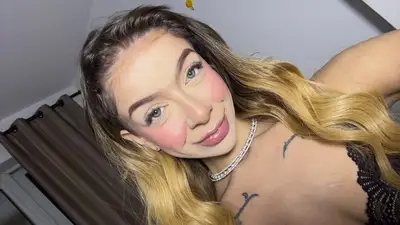 Barbie Bloom, acompanhante loira de cabelos longos slim em São Paulo, SP - Real Prazer