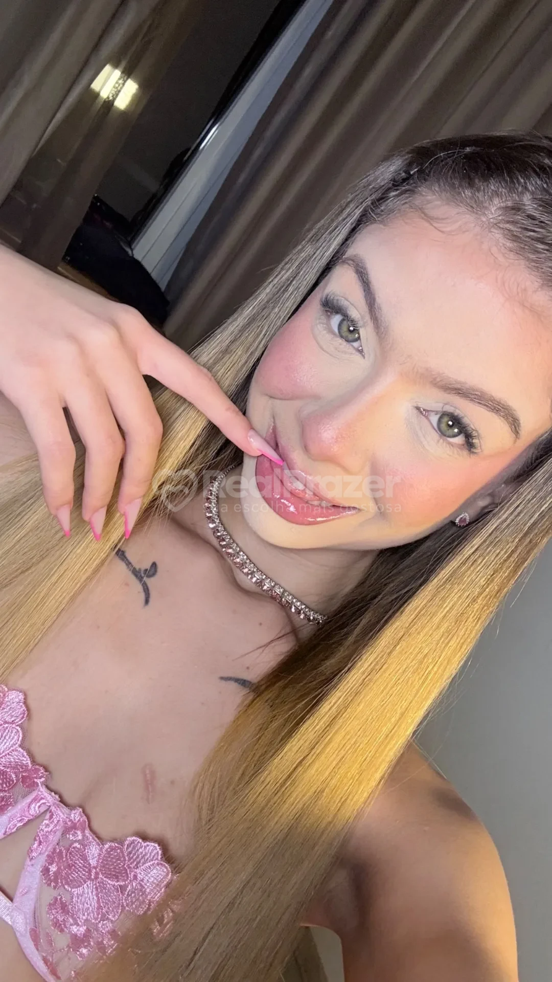 Barbie Bloom, acompanhante loira de cabelos longos slim em São Paulo, SP - Real Prazer
