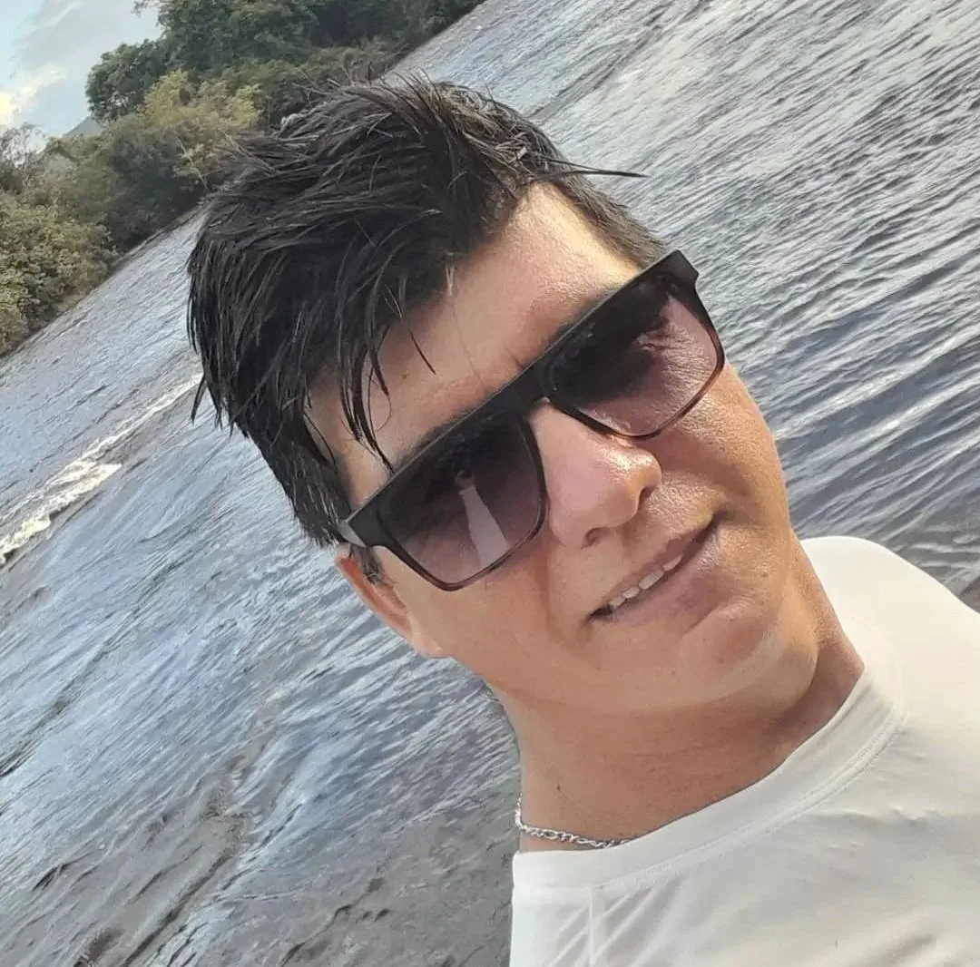 Maverik, garoto de programa moreno corpo medio em Curitiba, PR - Real Prazer