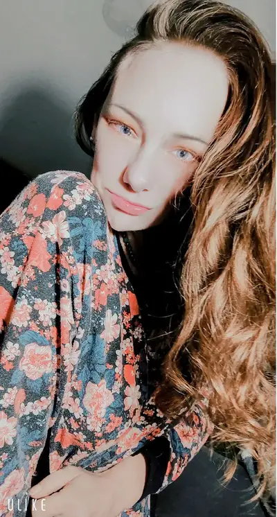 Julie Squalor, acompanhante loira de cabelos longos magra em São Paulo, SP - Real Prazer