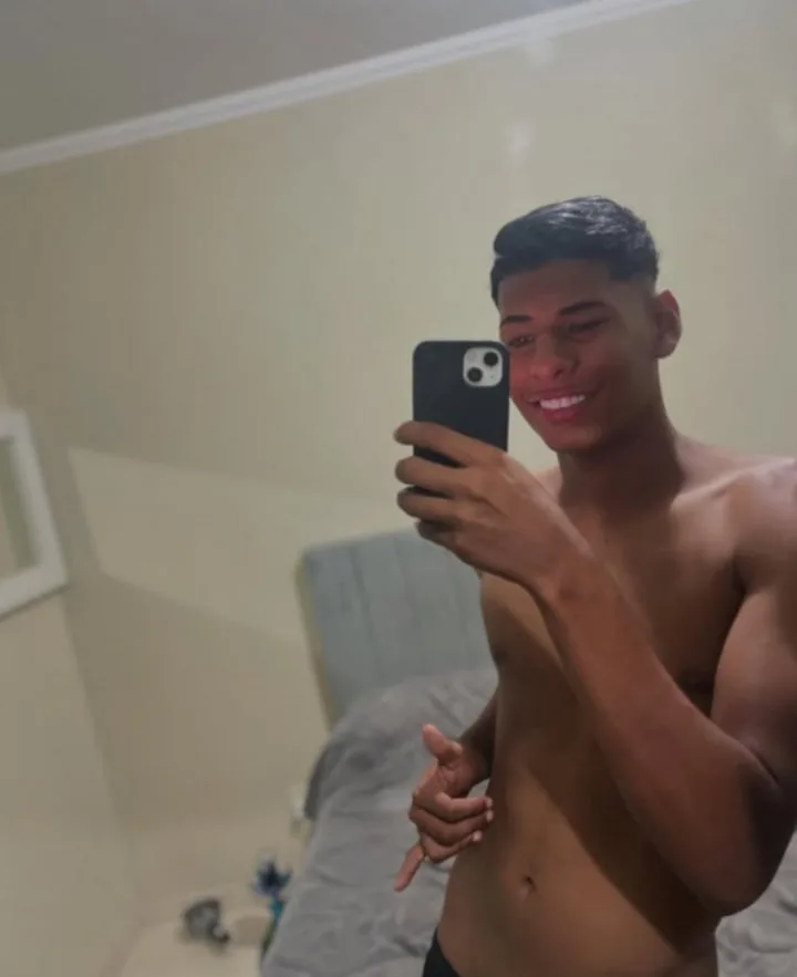 Michelmarque, garoto de programa moreno magro em Barueri, SP - Real Prazer