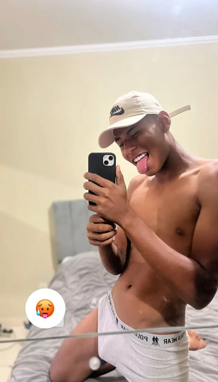 Michelmarque, garoto de programa moreno magro em Barueri, SP - Real Prazer