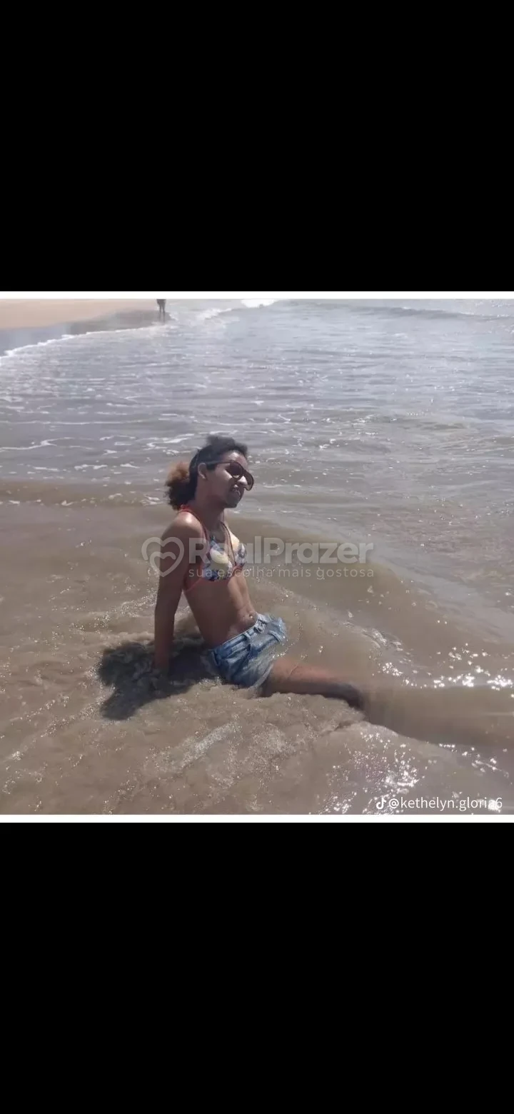 Kethellyzinha Silva dominada, garoto de programa castanho de cabelos longos magro em Colatina, ES - Real Prazer