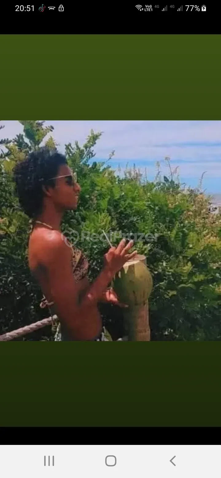 Kethellyzinha Silva dominada, garoto de programa castanho de cabelos longos magro em Colatina, ES - Real Prazer