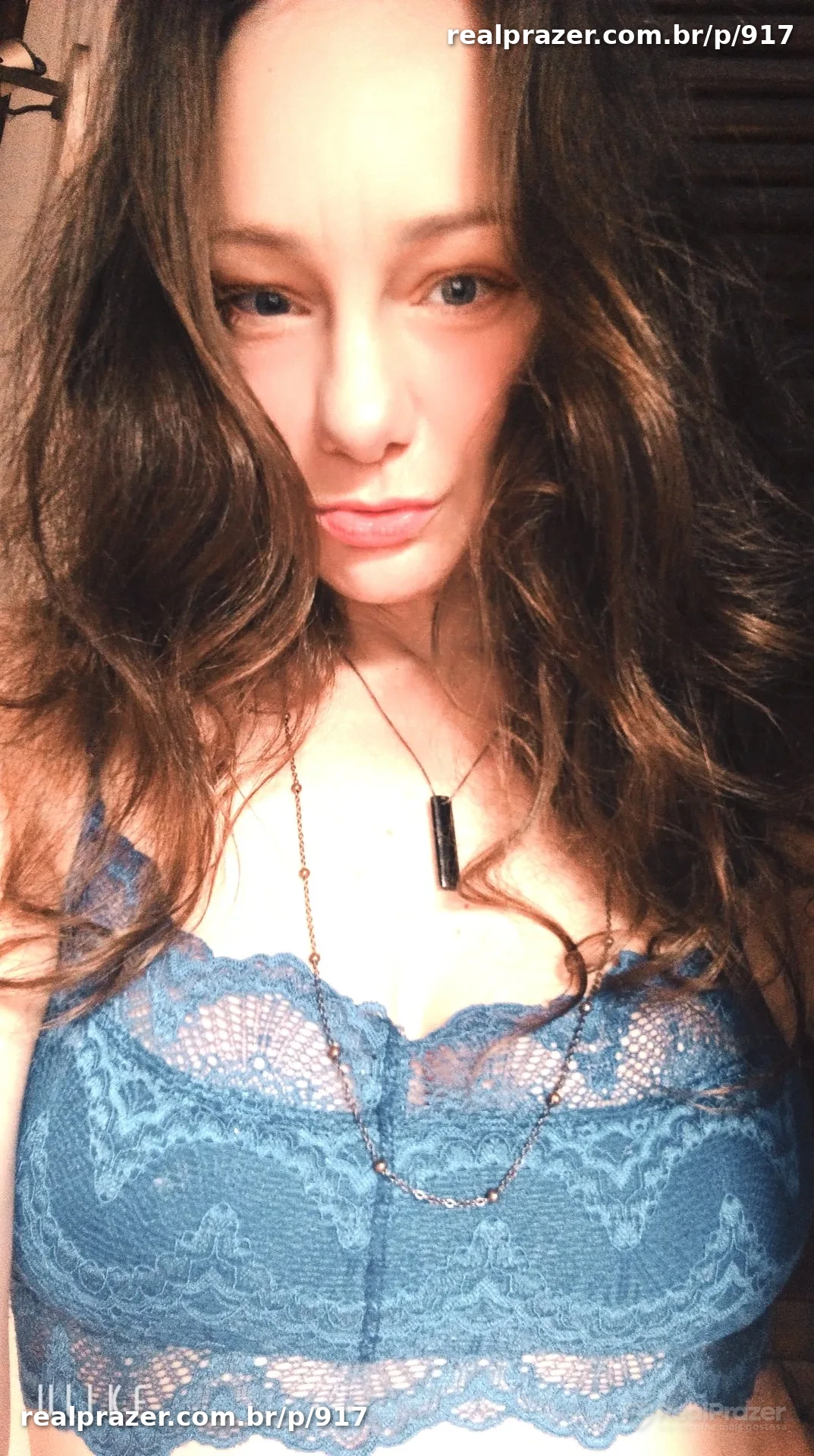 Julie Squalor, acompanhante loira de cabelos longos magra - Real Prazer