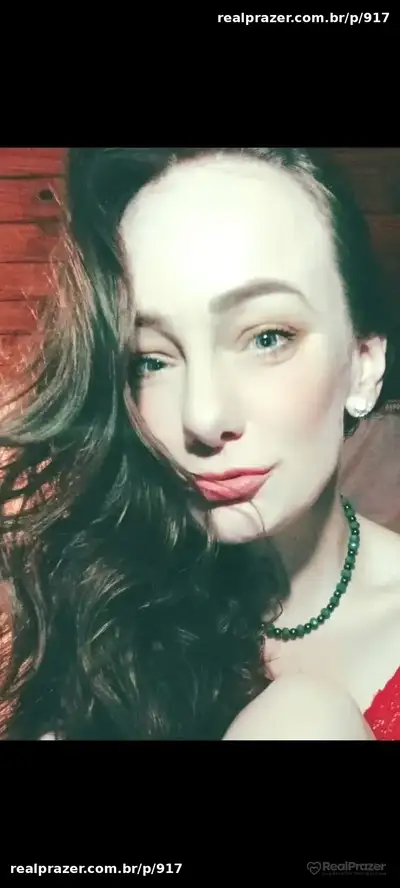 Julie Squalor, acompanhante loira de cabelos longos magra - Real Prazer