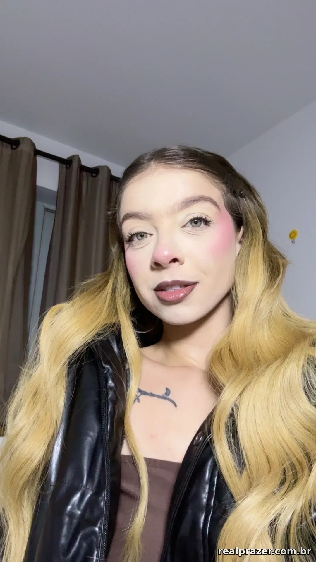 Barbie Bloom, acompanhante loira de cabelos longos slim em São Paulo, SP - Real Prazer