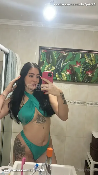 Beatriz, acompanhante morena de cabelos longos curvilinea em São Paulo, SP - Real Prazer