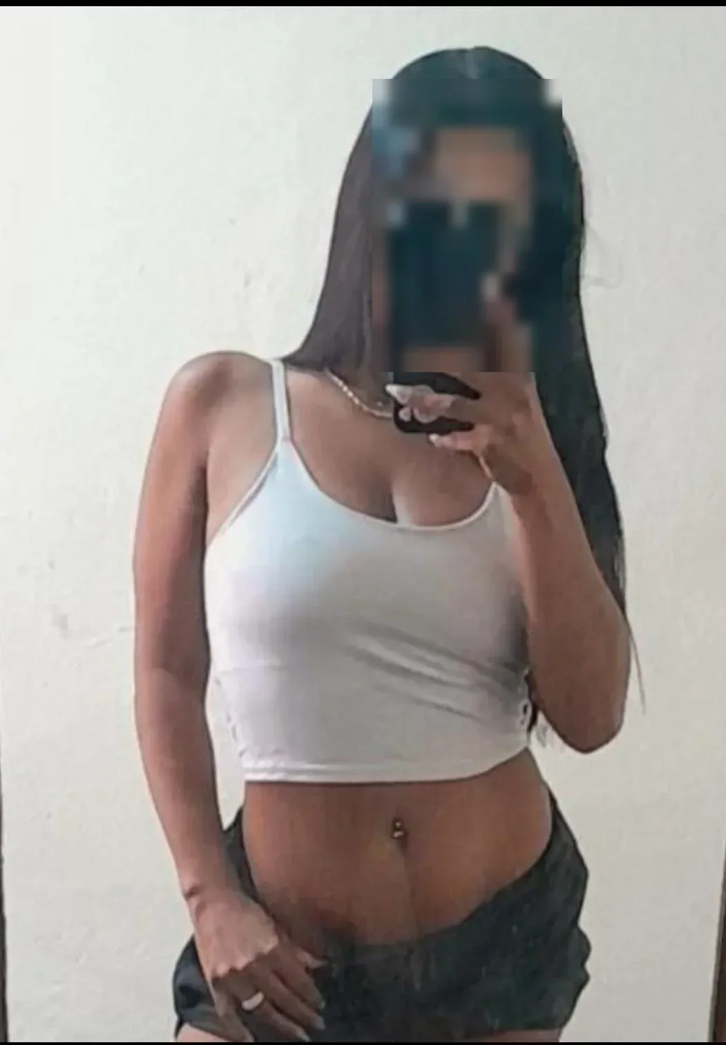 Brenda Campos, acompanhante morena de cabelos longos corpo medio em Guarujá, SP - Real Prazer
