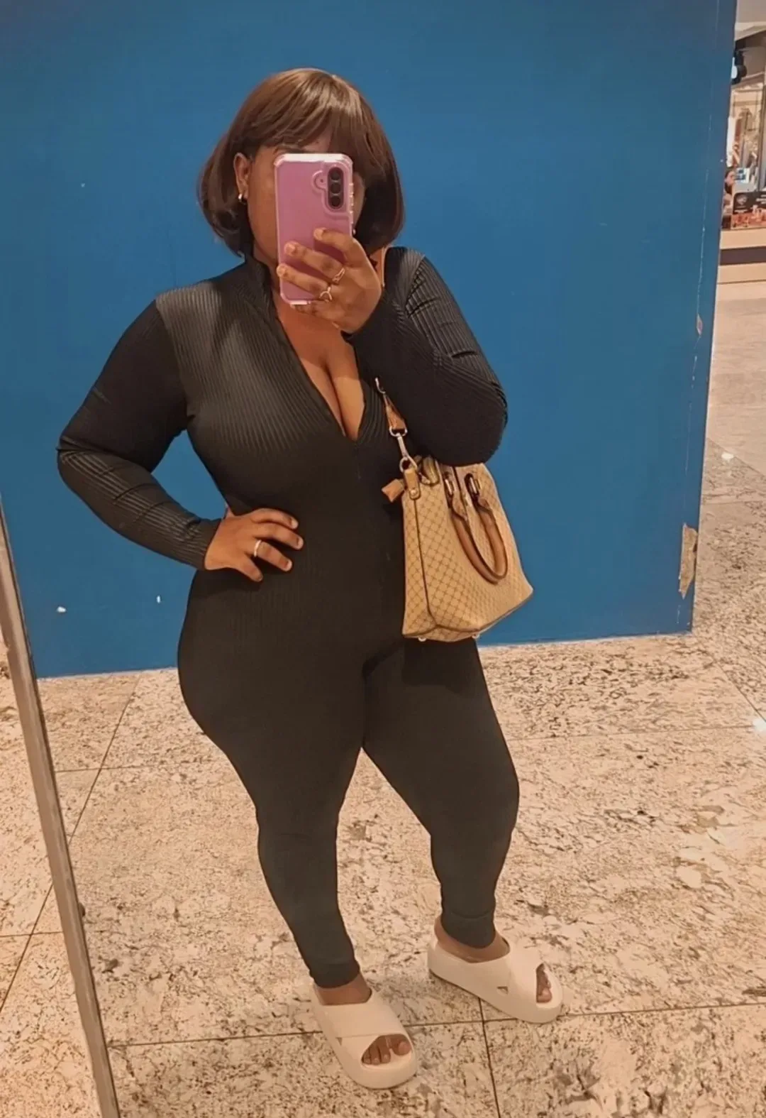 Camila Braga, chamada R$10, acompanhante castanha de cabelos longos gordinha em Nova Iguaçu, RJ - Real Prazer