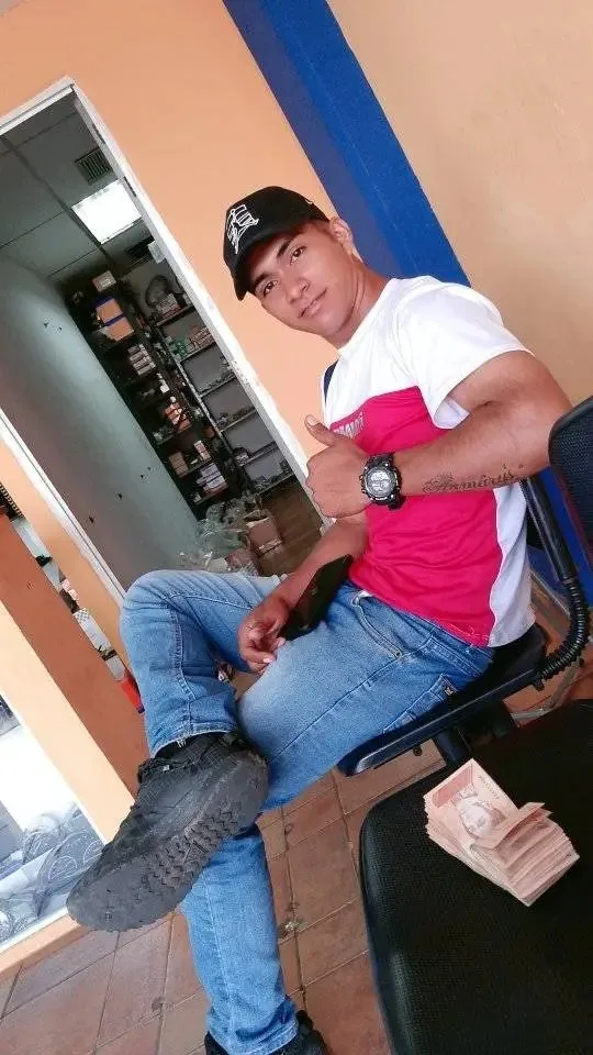 Carlos, garoto de programa em Tubarão, SC - Real Prazer