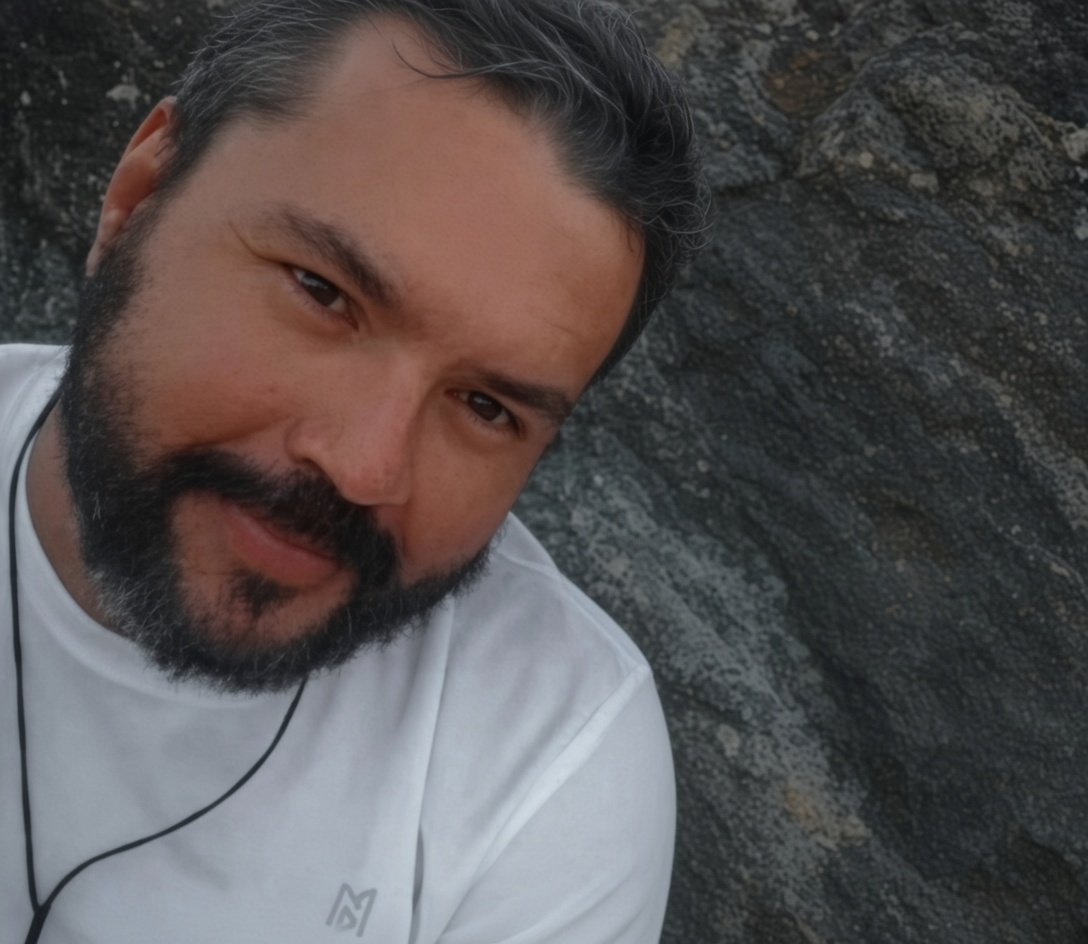 Dante, garoto de programa castanho gordinho em Itajaí, SC - Real Prazer