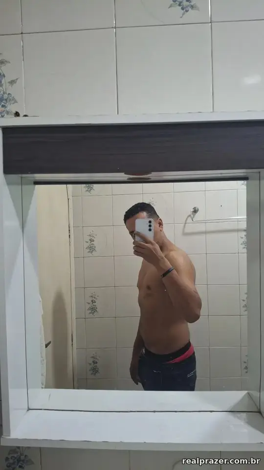 Dionatan, garoto de programa moreno em São José, SC - Real Prazer