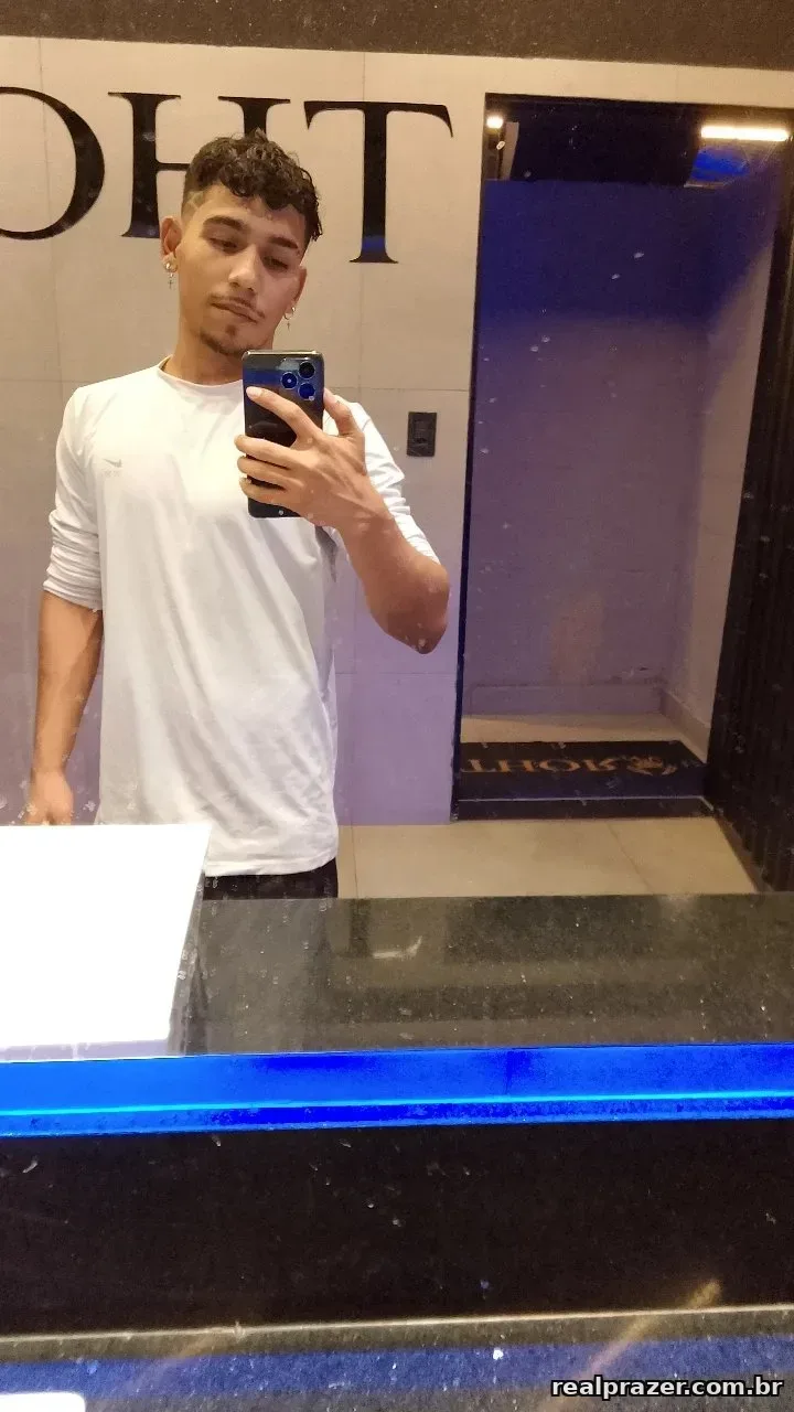 Eduardo, garoto de programa moreno corpo medio em Goiânia, GO - Real Prazer