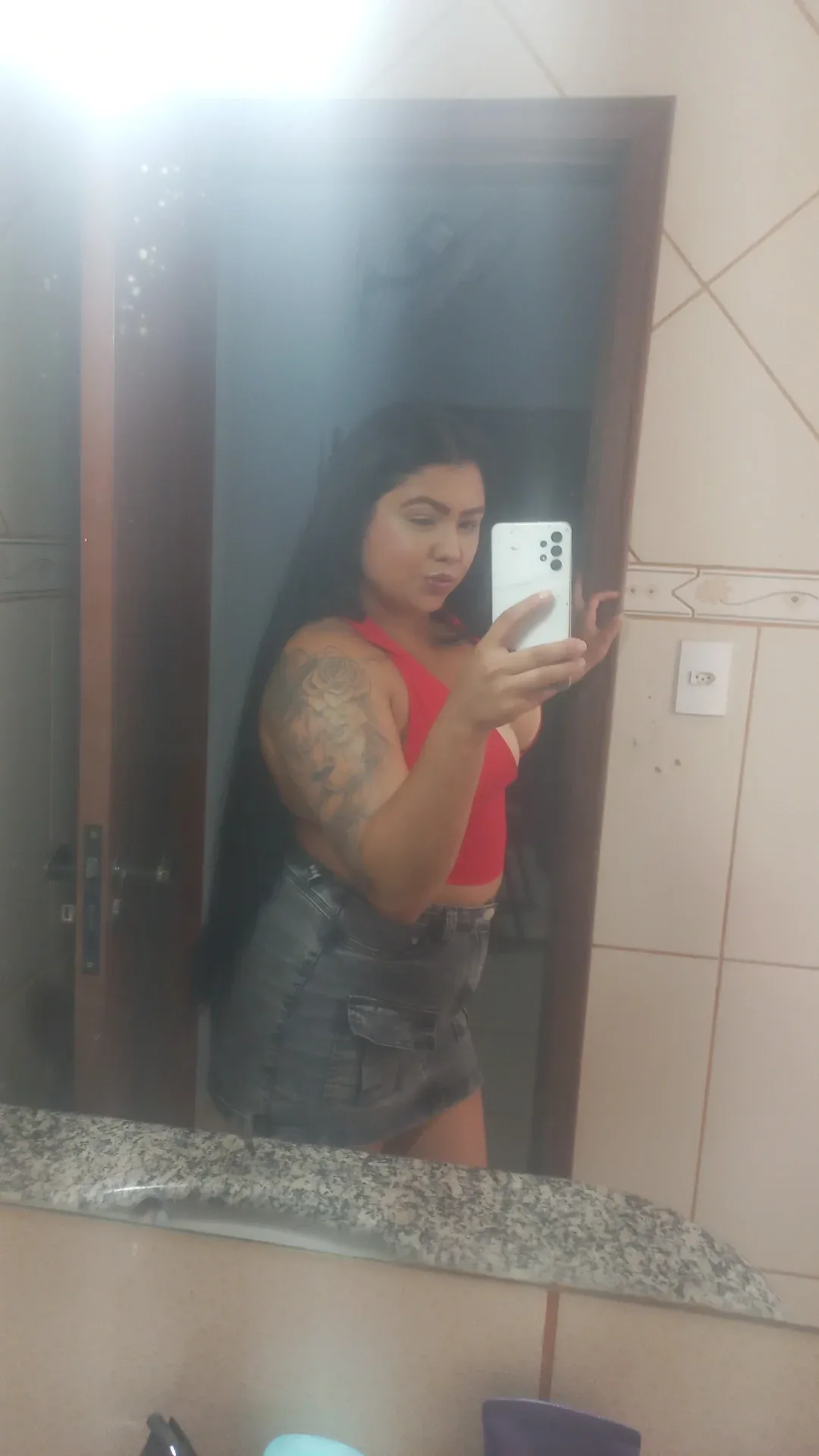 Ingrid, acompanhante morena de cabelos longos corpo medio em Leme, SP - Real Prazer