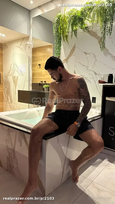 laprata, garoto de programa moreno de cabelos longos atletico em Belo Horizonte, MG - Real Prazer